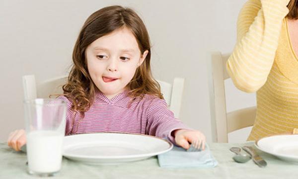 5 Hiểu Lầm Cực Lớn Của Cha Mẹ Khi Cho Con Uống Sữa - Mầm Non Kid's Moon