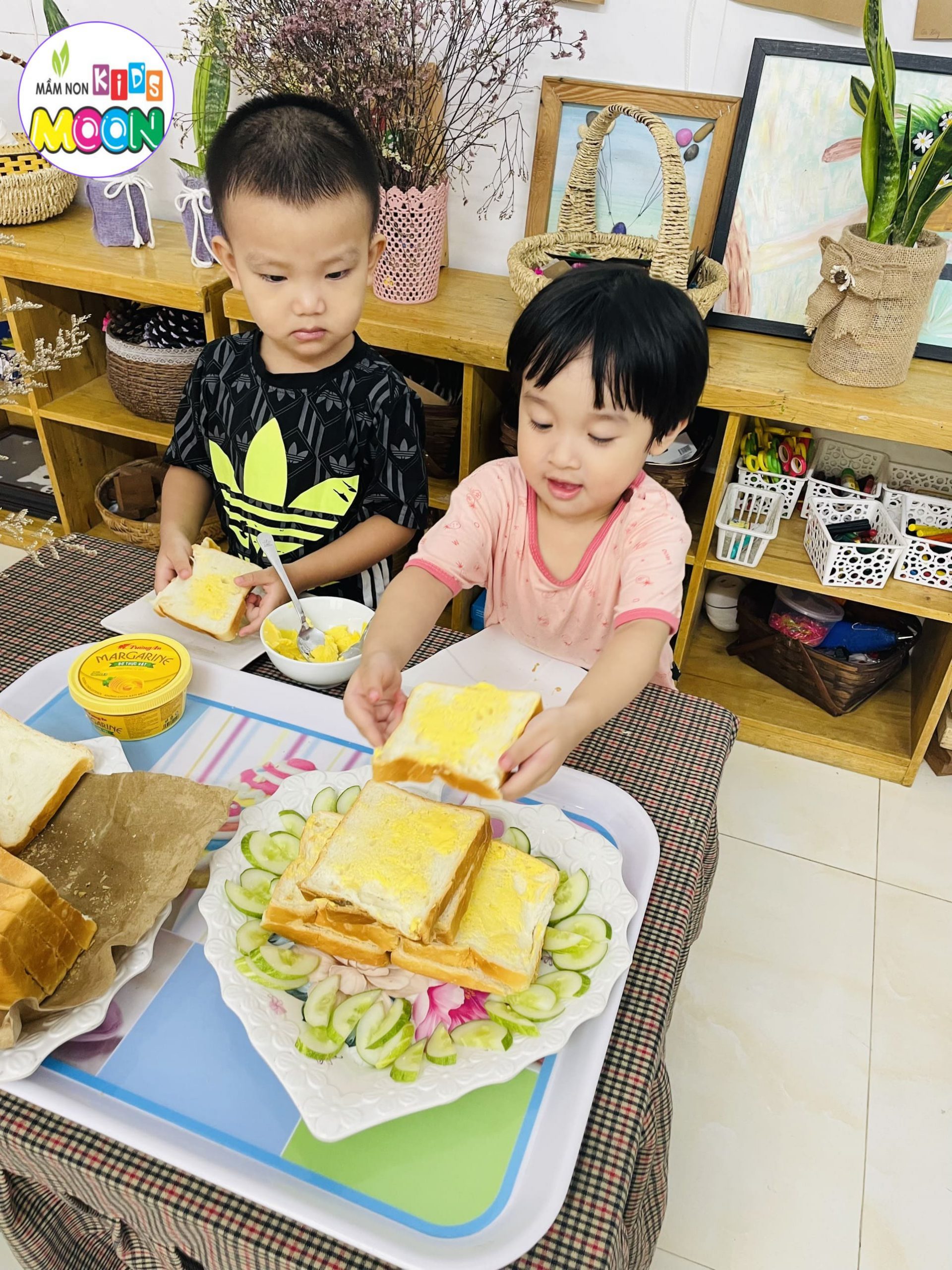 Cooking Cùng Lớp Yellow Moon Làm Món Bánh Sandwich - Mầm Non Kid's Moon