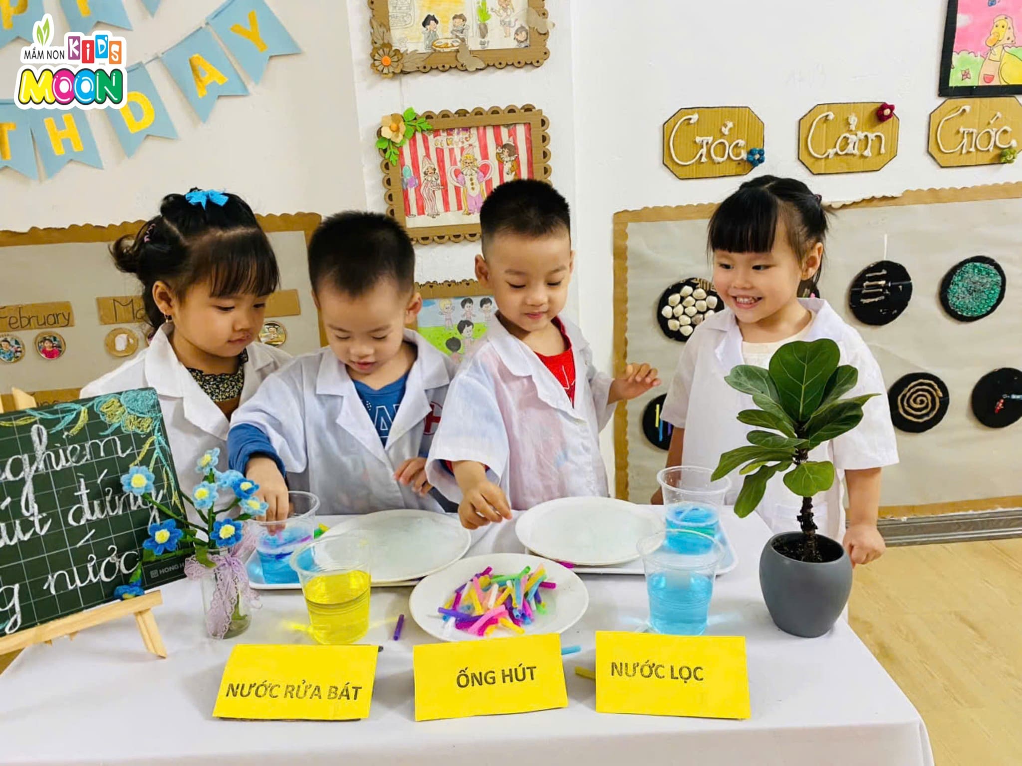 THÍ NGHIỆM: ỐNG HÚT ĐỨNG TRONG NƯỚC - Mầm Non Kid's Moon