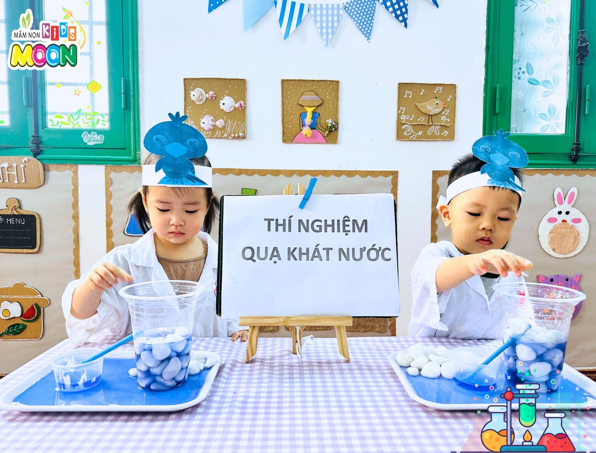 THÍ NGHIỆM: “CON QUẠ KHÁT NƯỚC” - Mầm Non Kid's Moon