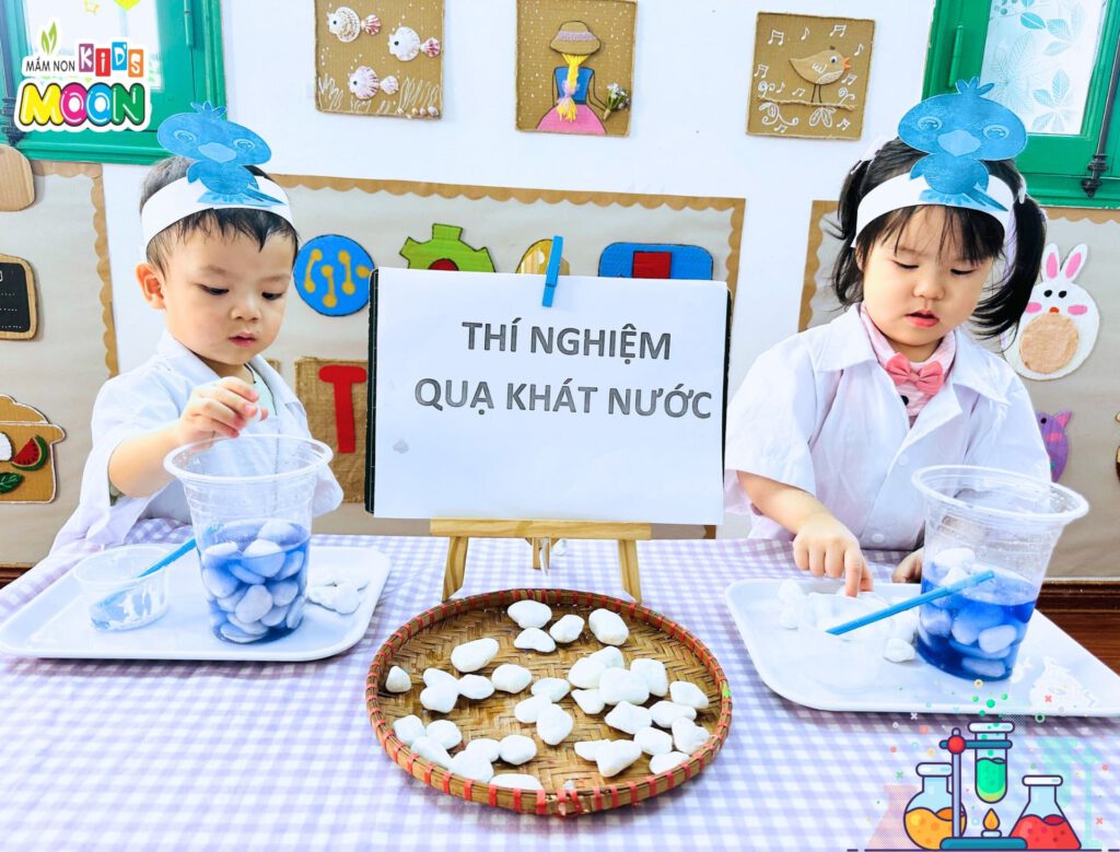 THÍ NGHIỆM: “CON QUẠ KHÁT NƯỚC” - Mầm Non Kid's Moon