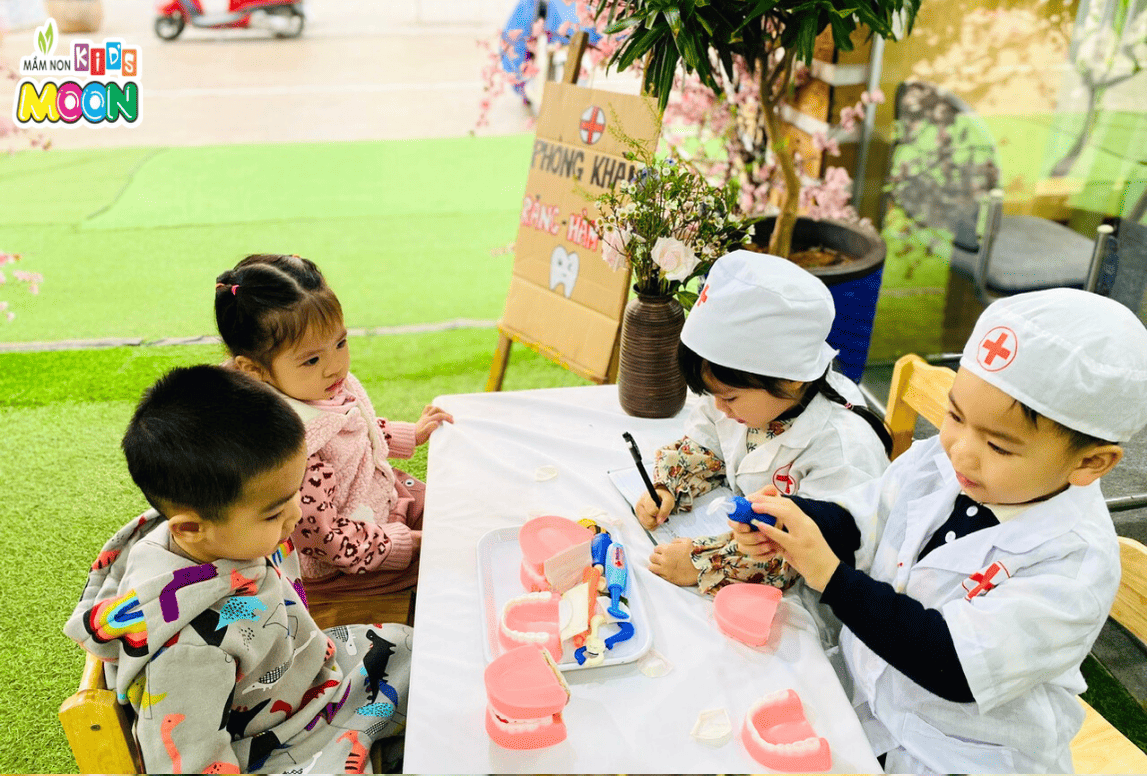 HOẠT ĐỘNG TRẢI NGHIỆM: “BÉ LÀM BÁC SĨ” - Mầm Non Kid's Moon