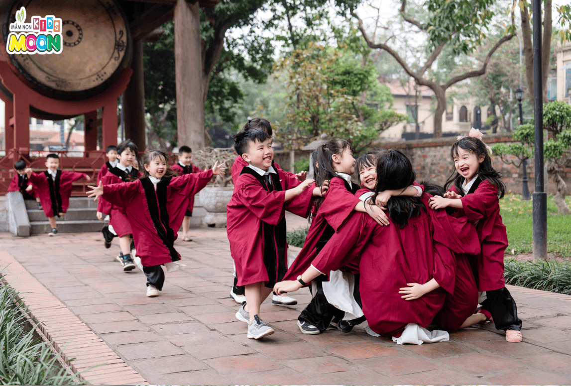 🌻 KỶ YẾU MẦM NON - NƠI YÊU THƯƠNG CON MÃI - Mầm Non Kid's Moon