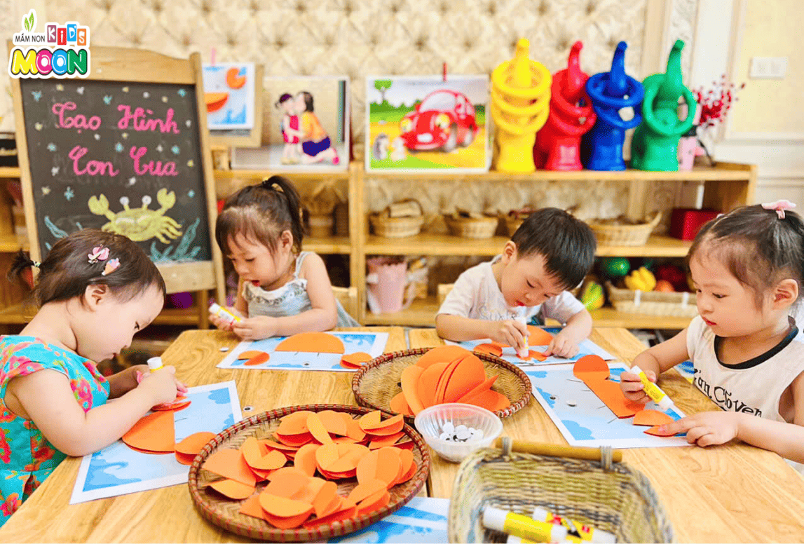 CÙNG EM BÉ KID’S MOON TẠO HÌNH CON CUA - Mầm Non Kid's Moon