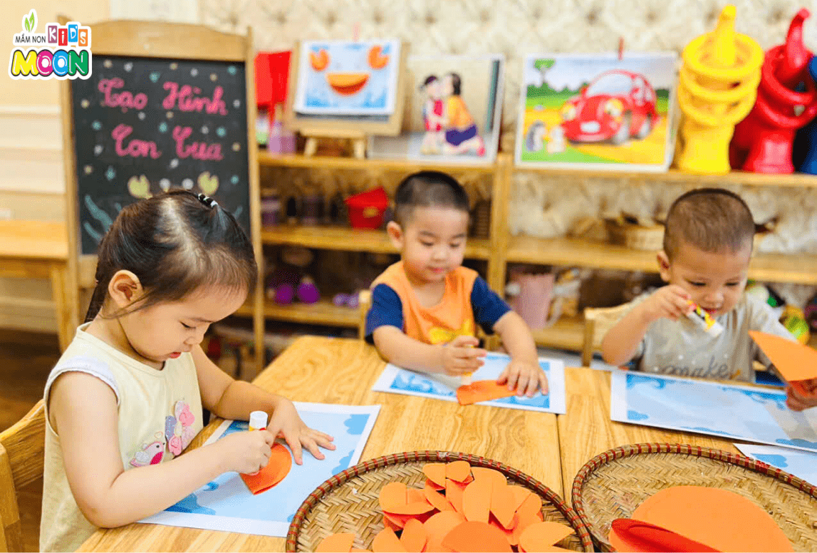 CÙNG EM BÉ KID’S MOON TẠO HÌNH CON CUA - Mầm Non Kid's Moon
