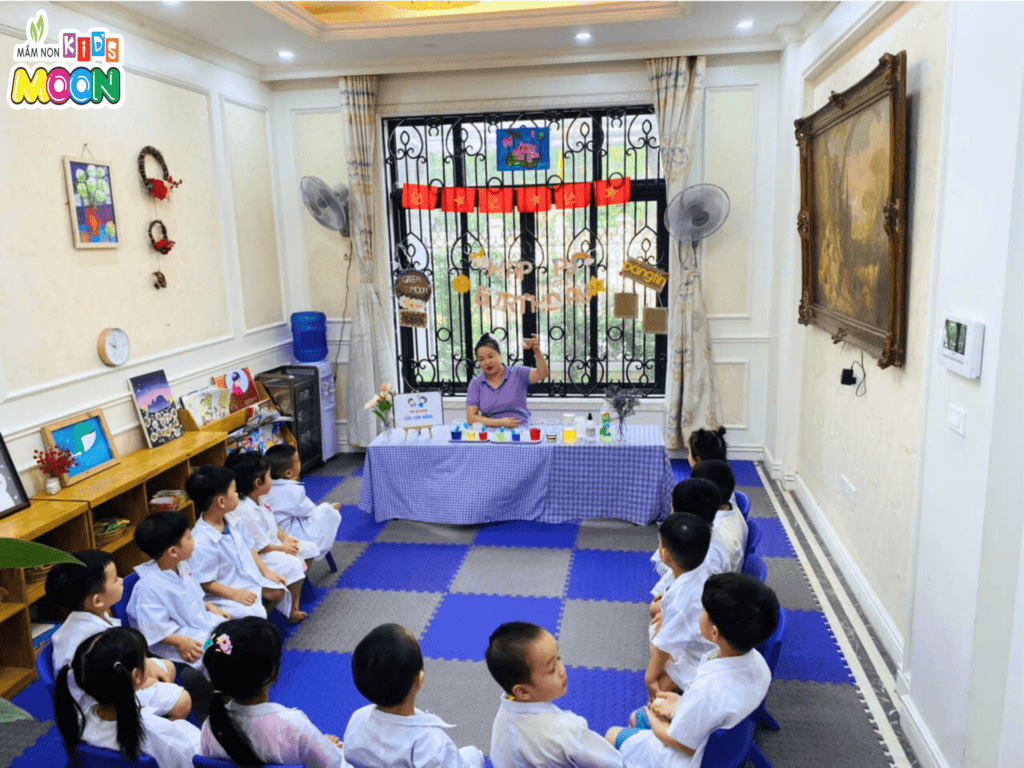 BÉ HÁO HỨC KHÁM PHÁ CẦU VỒNG TRONG TIẾT HỌC THÍ NGHIỆM - Mầm Non Kid's Moon