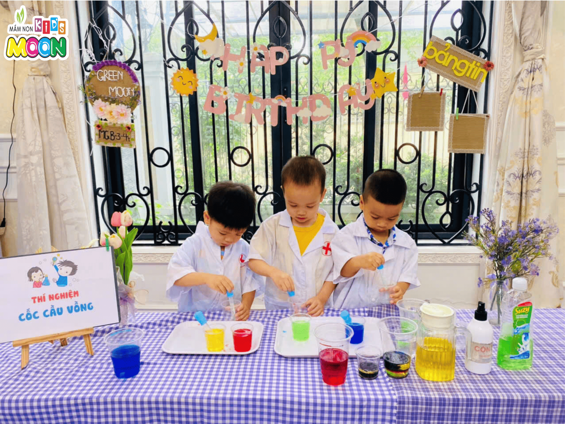 BÉ HÁO HỨC KHÁM PHÁ CẦU VỒNG TRONG TIẾT HỌC THÍ NGHIỆM - Mầm Non Kid's Moon