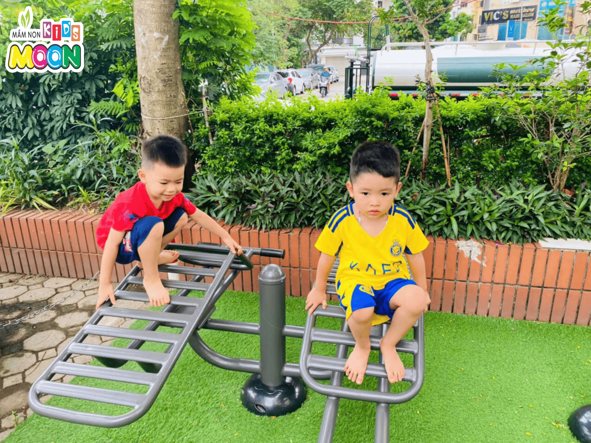 VUI CHƠI NGOÀI TRỜI – NƠI TUỔI THƠ TỎA SÁNG DƯỚI ÁNH NẮNG - Mầm Non Kid's Moon