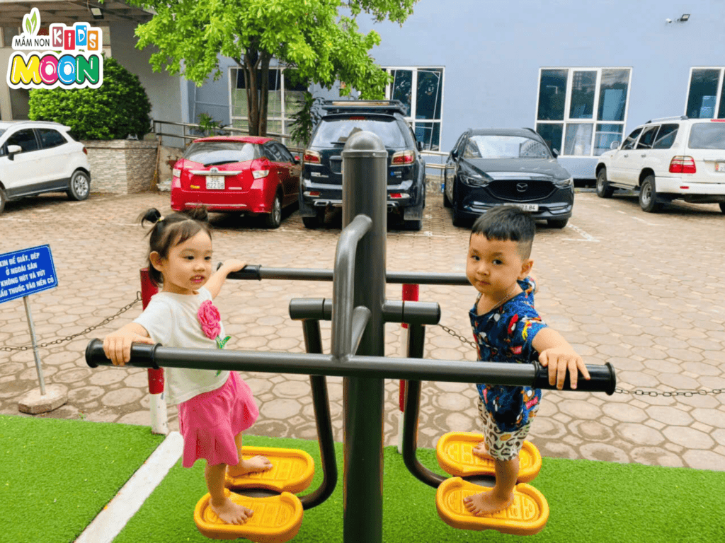 VUI CHƠI NGOÀI TRỜI – NƠI TUỔI THƠ TỎA SÁNG DƯỚI ÁNH NẮNG - Mầm Non Kid's Moon