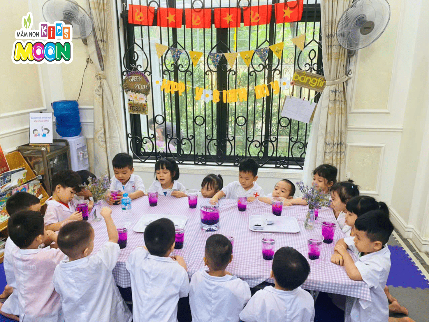 KHOẢNH KHẮC DIỆU KỲ VỚI THÍ NGHIỆM "MƯA SAO BĂNG" CỦA CÁC BẠN NHỎ - Mầm Non Kid's Moon