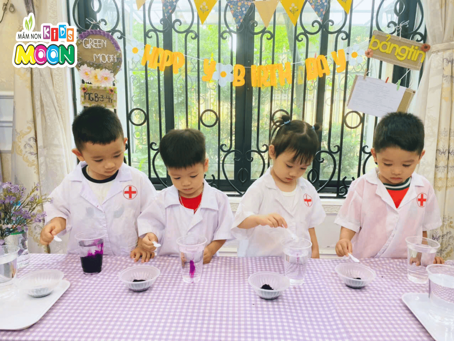KHOẢNH KHẮC DIỆU KỲ VỚI THÍ NGHIỆM "MƯA SAO BĂNG" CỦA CÁC BẠN NHỎ - Mầm Non Kid's Moon