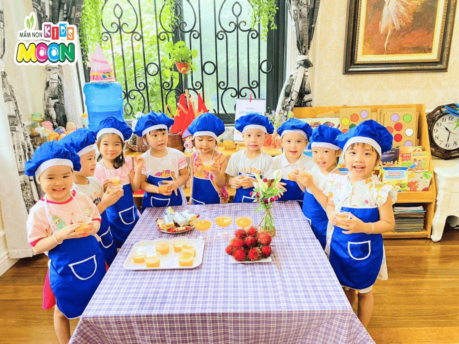 TIẾT HỌC KỸ NĂNG: “BÉ VẮT NƯỚC CAM” – HỌC MÀ CHƠI, VUI BIẾT BAO NHIÊU! - Mầm Non Kid's Moon