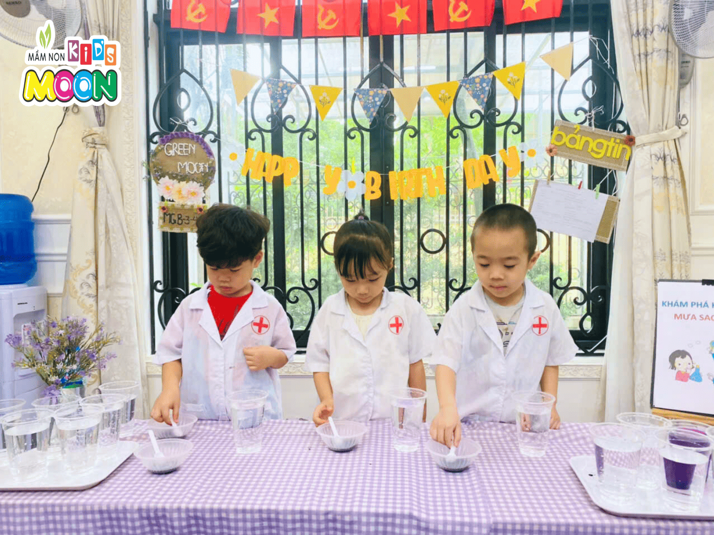 KHOẢNH KHẮC DIỆU KỲ VỚI THÍ NGHIỆM "MƯA SAO BĂNG" CỦA CÁC BẠN NHỎ - Mầm Non Kid's Moon