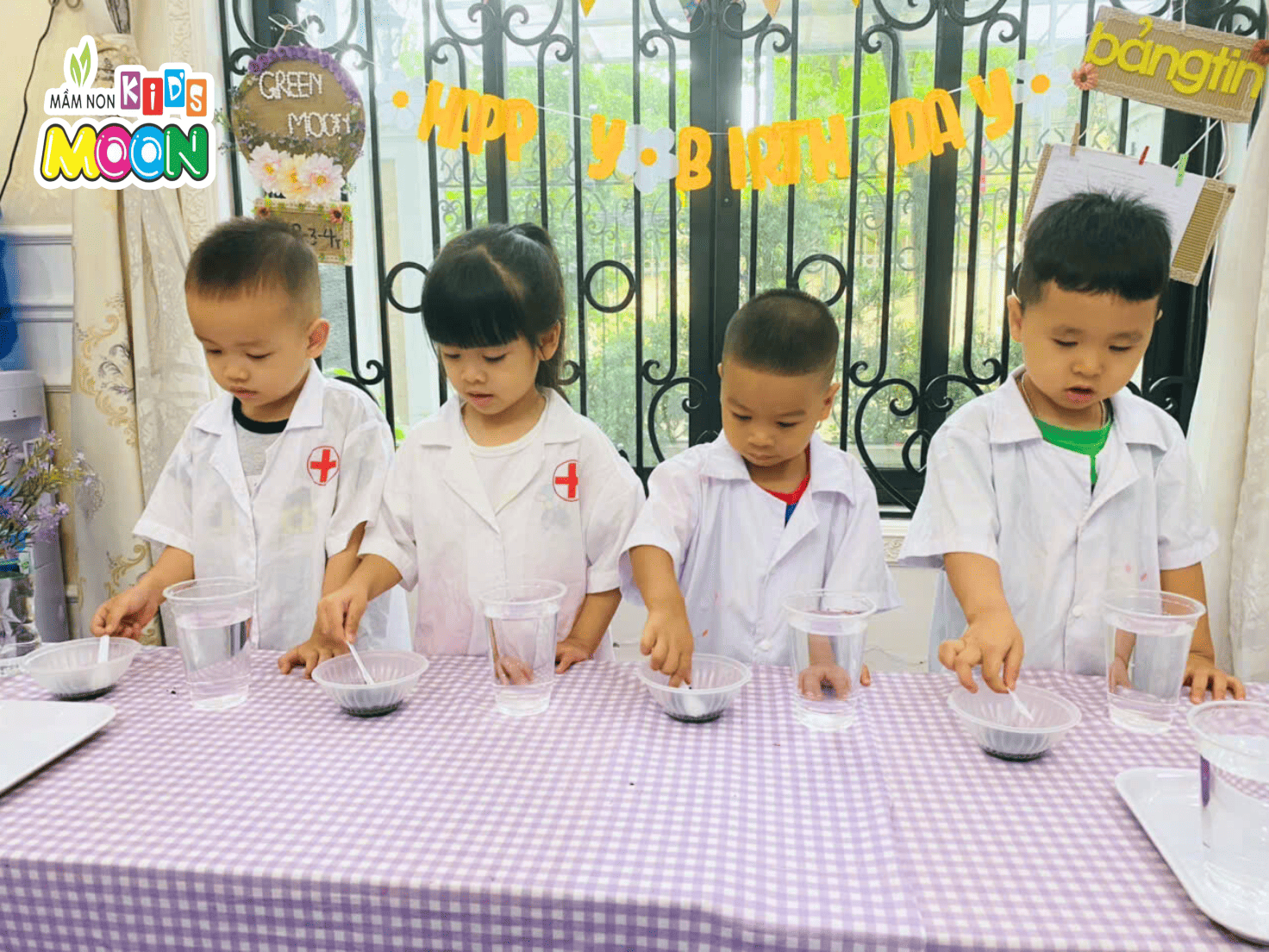 KHOẢNH KHẮC DIỆU KỲ VỚI THÍ NGHIỆM "MƯA SAO BĂNG" CỦA CÁC BẠN NHỎ - Mầm Non Kid's Moon