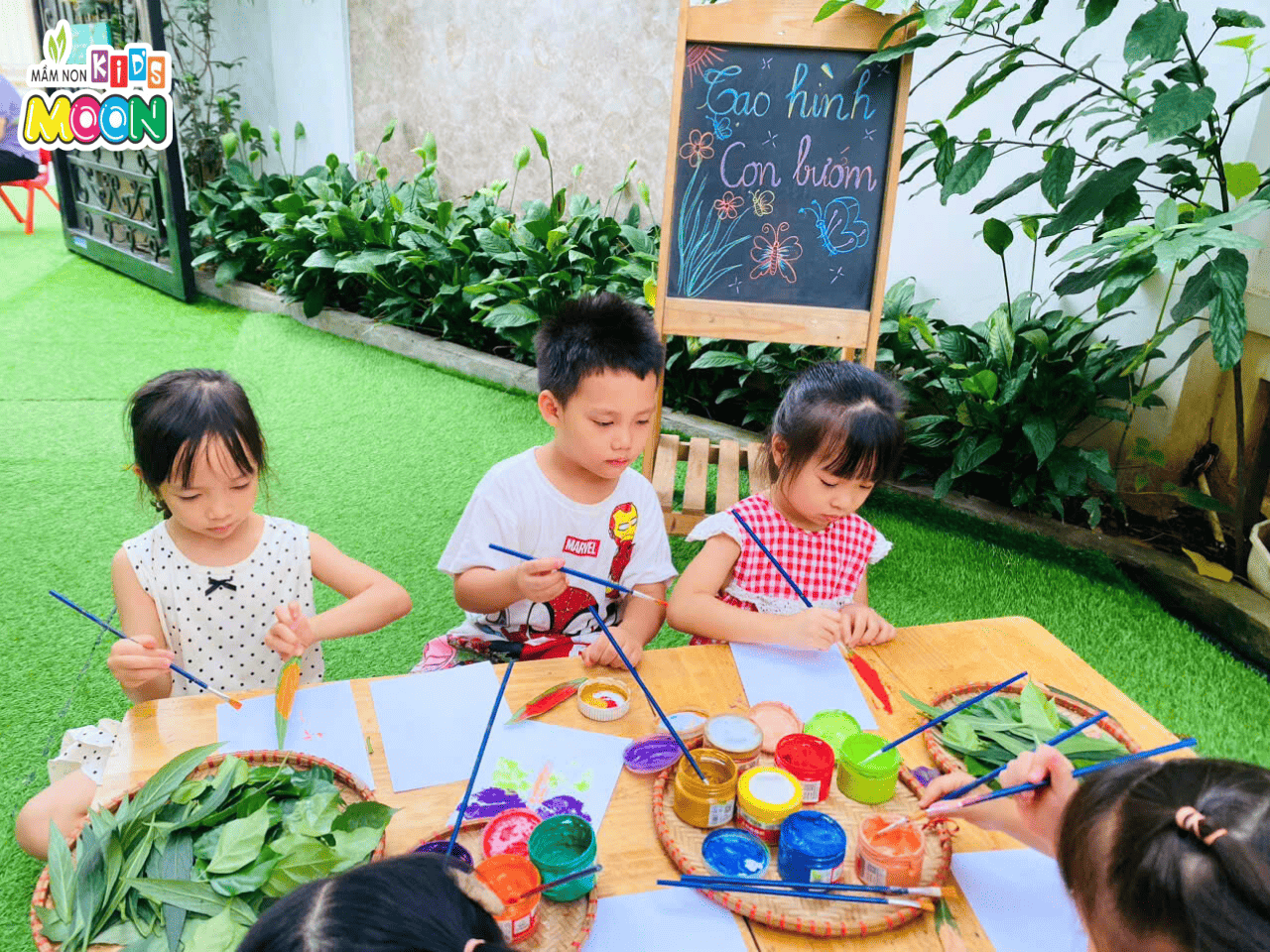 NHỮNG CHÚ BƯỚM XINH TỪ BÀN TAY SÁNG TẠO CỦA CÁC BÉ - Mầm Non Kid's Moon