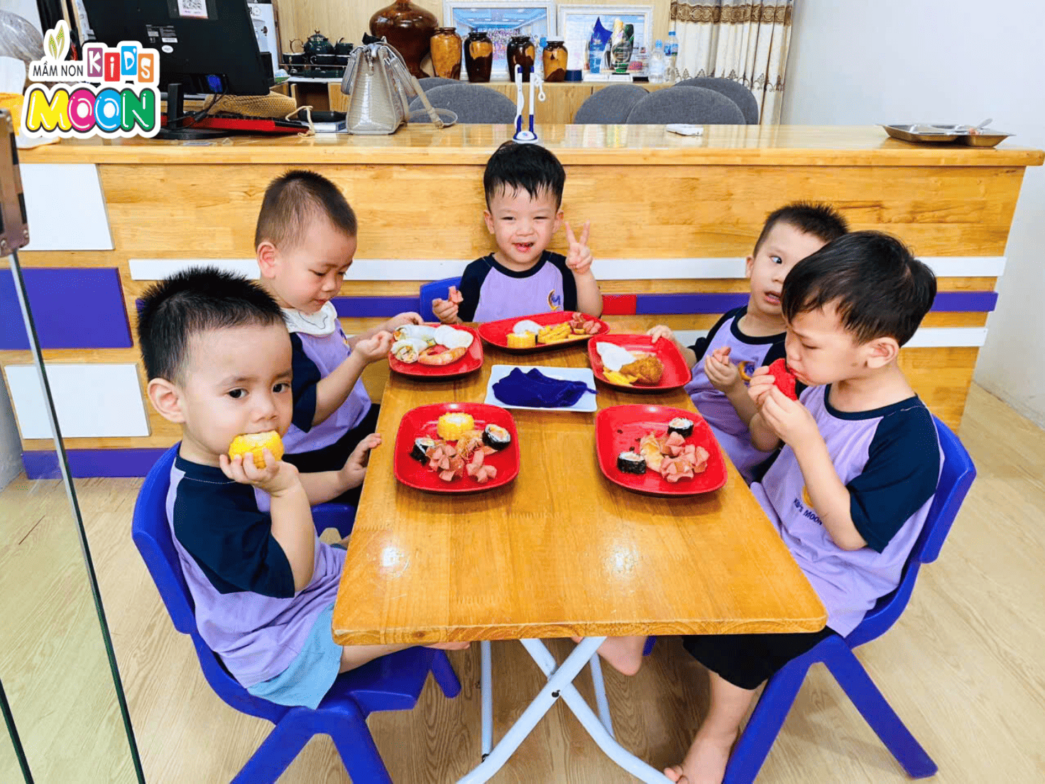 BUFFET THÁNG 7 – KHÁM PHÁ ẨM THỰC, NUÔI DƯỠNG KỸ NĂNG - Mầm Non Kid's Moon