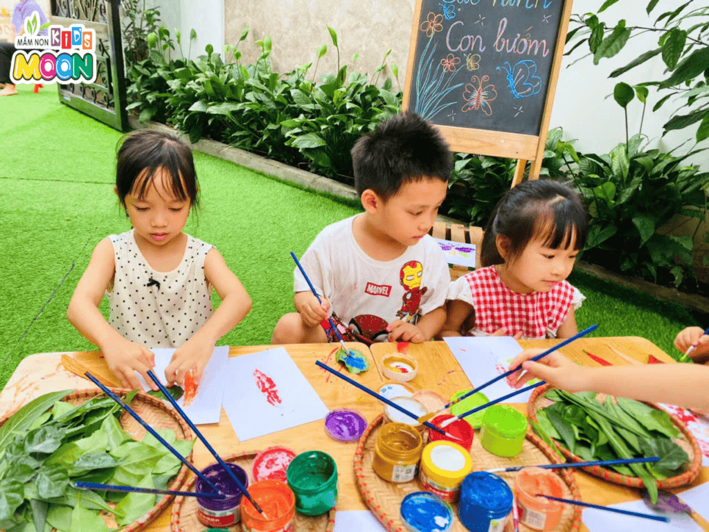 NHỮNG CHÚ BƯỚM XINH TỪ BÀN TAY SÁNG TẠO CỦA CÁC BÉ - Mầm Non Kid's Moon