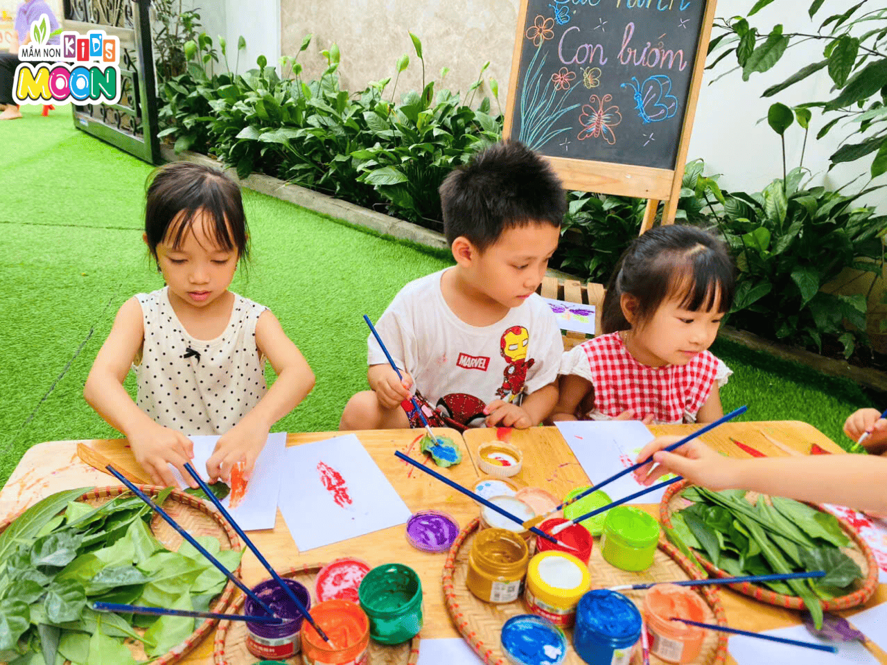 NHỮNG CHÚ BƯỚM XINH TỪ BÀN TAY SÁNG TẠO CỦA CÁC BÉ - Mầm Non Kid's Moon