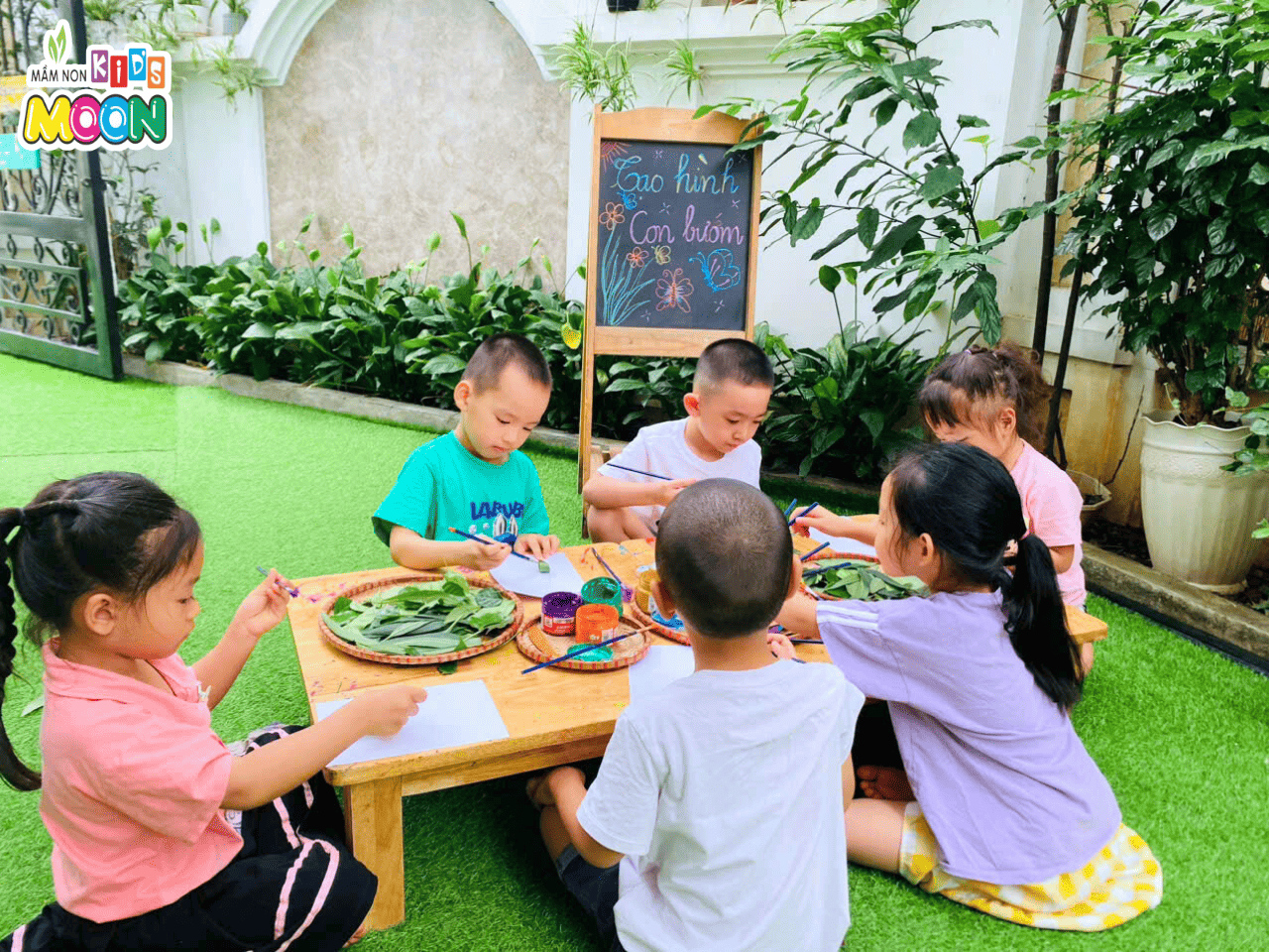 NHỮNG CHÚ BƯỚM XINH TỪ BÀN TAY SÁNG TẠO CỦA CÁC BÉ - Mầm Non Kid's Moon