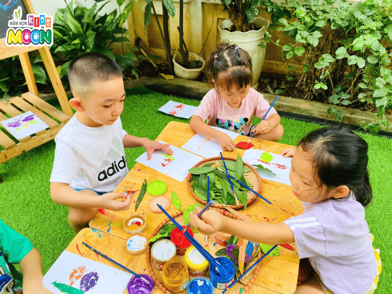 NHỮNG CHÚ BƯỚM XINH TỪ BÀN TAY SÁNG TẠO CỦA CÁC BÉ - Mầm Non Kid's Moon