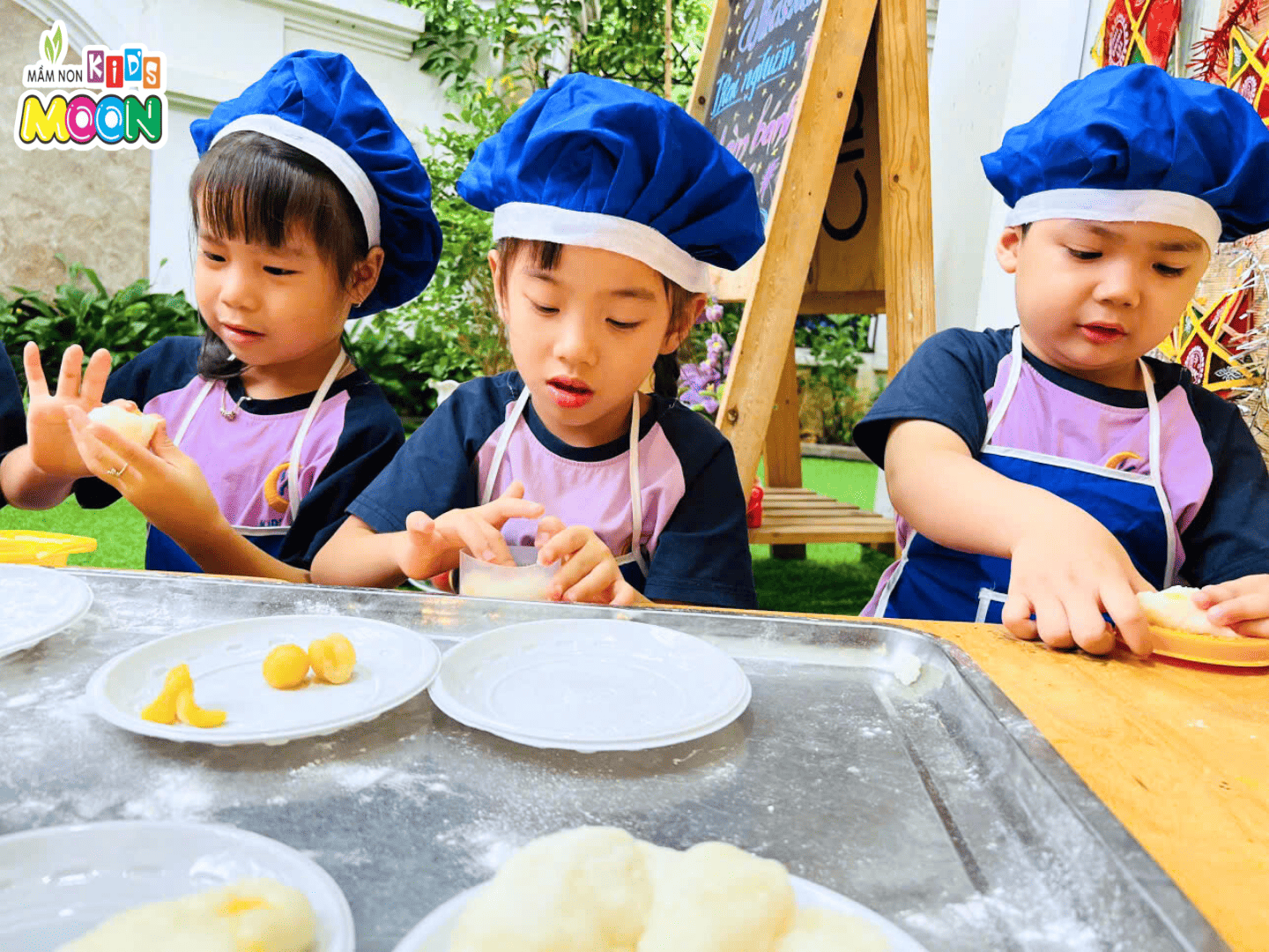 HOẠT ĐỘNG “BÉ LÀM BÁNH TRUNG THU” – KÝ ỨC NGỌT NGÀO SAU MÙA TRĂNG RẰM - Mầm Non Kid's Moon