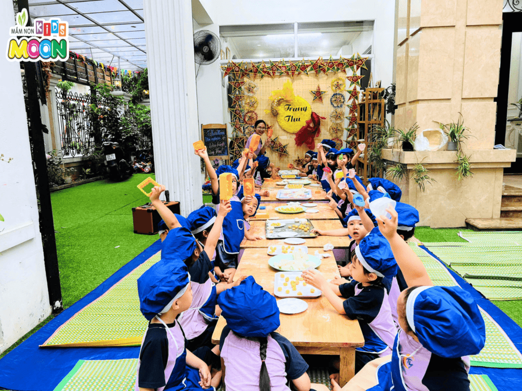 HOẠT ĐỘNG “BÉ LÀM BÁNH TRUNG THU” – KÝ ỨC NGỌT NGÀO SAU MÙA TRĂNG RẰM - Mầm Non Kid's Moon