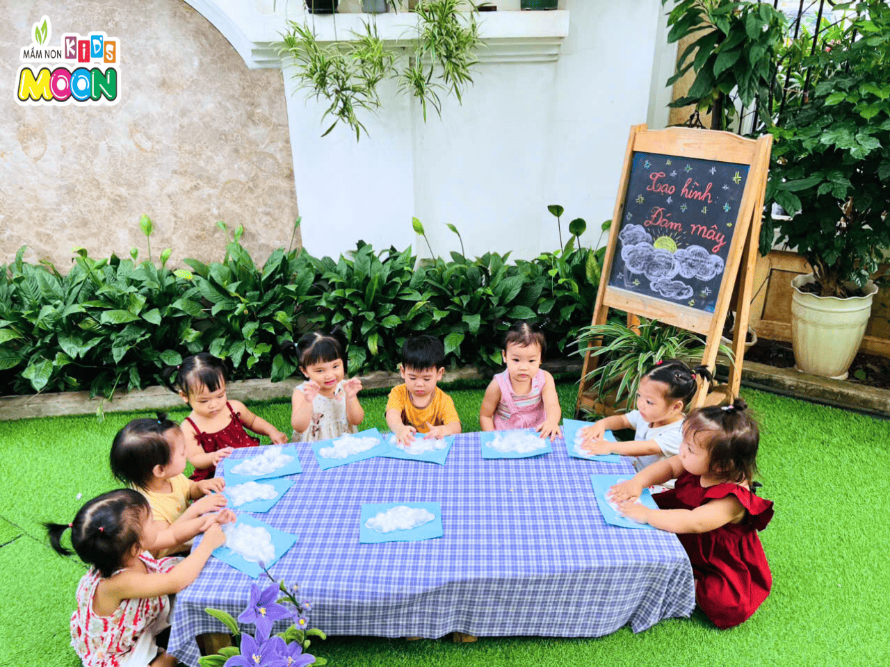 NHỮNG ĐÁM MÂY TRẮNG MUỐT TRONG TIẾT HỌC TẠO HÌNH - Mầm Non Kid's Moon