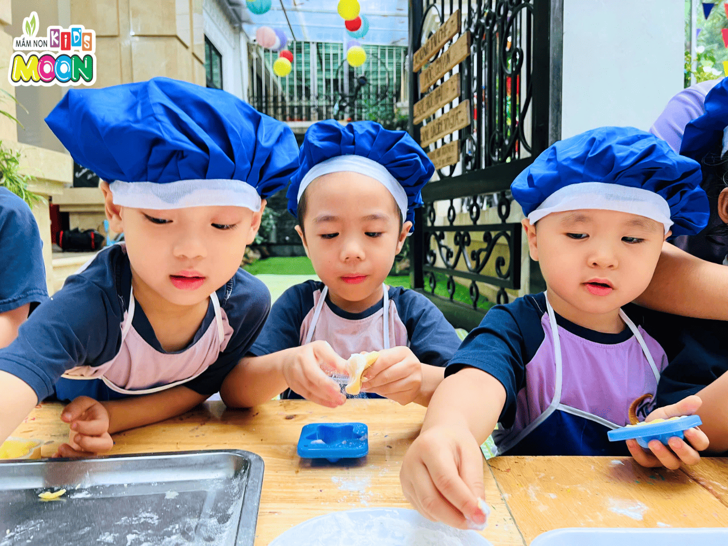 HOẠT ĐỘNG “BÉ LÀM BÁNH TRUNG THU” – KÝ ỨC NGỌT NGÀO SAU MÙA TRĂNG RẰM - Mầm Non Kid's Moon