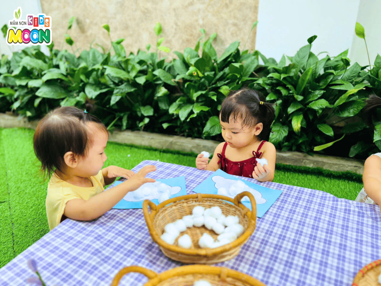 NHỮNG ĐÁM MÂY TRẮNG MUỐT TRONG TIẾT HỌC TẠO HÌNH - Mầm Non Kid's Moon