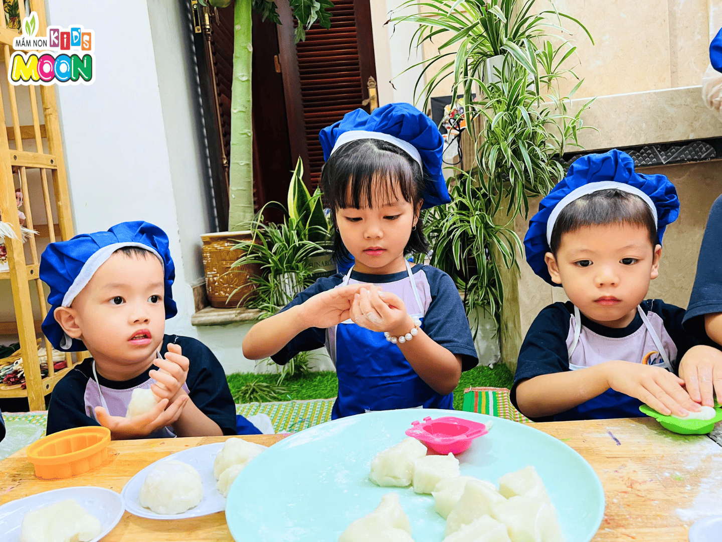 HOẠT ĐỘNG “BÉ LÀM BÁNH TRUNG THU” – KÝ ỨC NGỌT NGÀO SAU MÙA TRĂNG RẰM - Mầm Non Kid's Moon