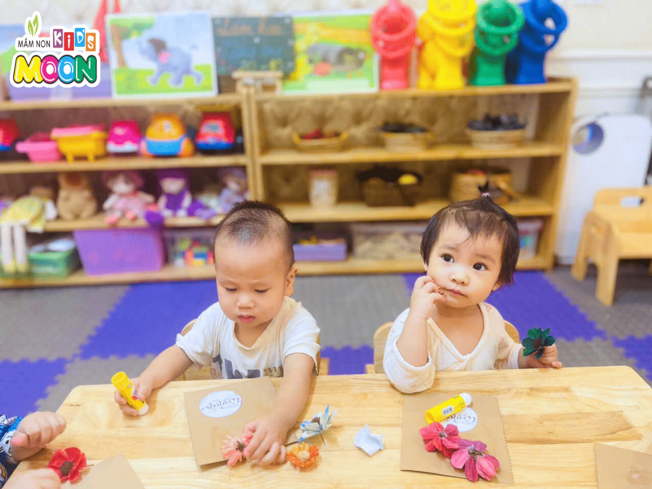 BÉ LÀM THIỆP TẶNG MẸ – MÓN QUÀ NHỎ, TÌNH YÊU TO BÉ LÀM THIỆP TẶNG MẸ – MÓN QUÀ NHỎ, TÌNH YÊU TO - Mầm Non Kid's Moon