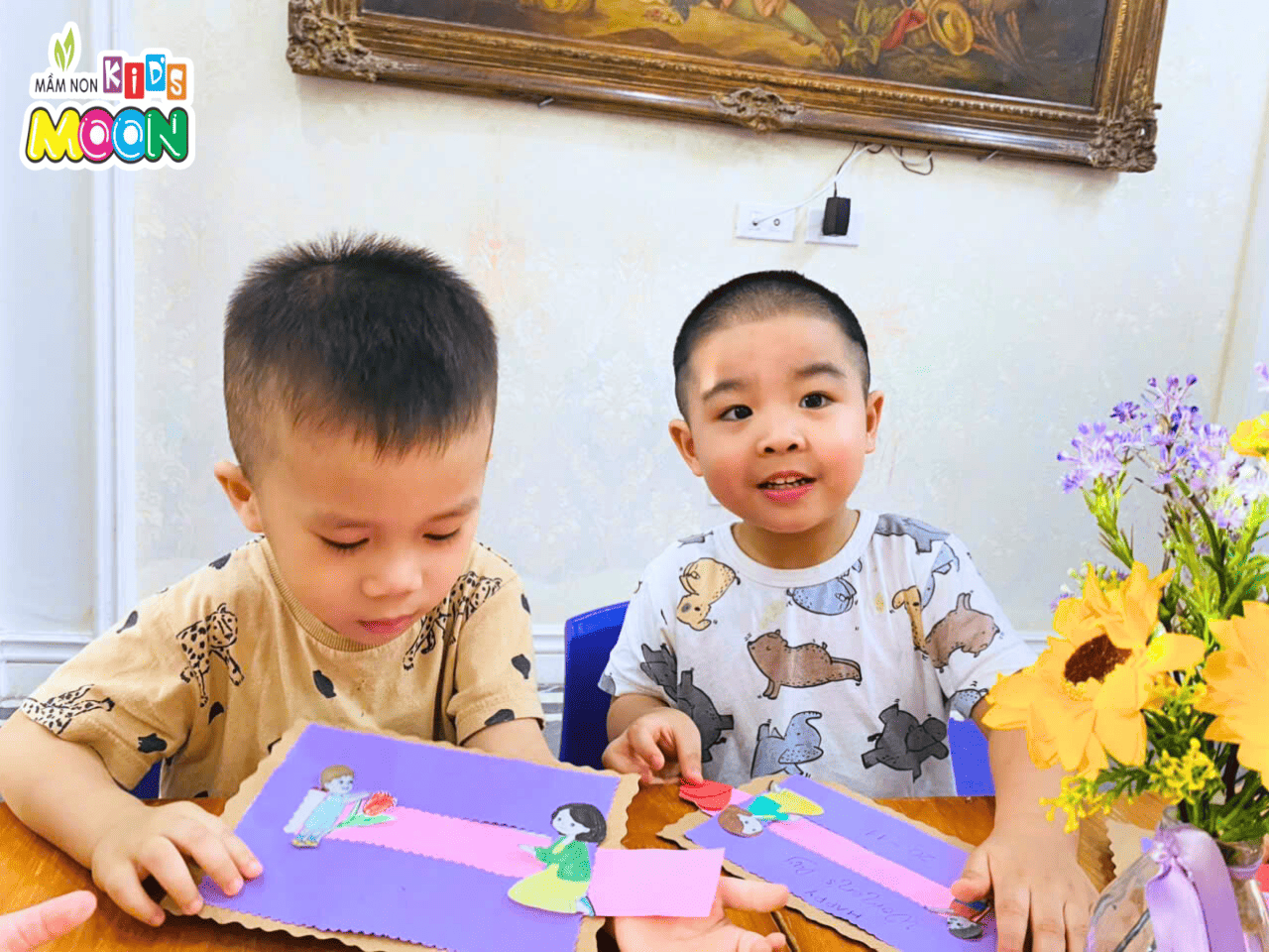 “BÉ GREEN MOON KHÉO TAY – GỬI TẶNG MẸ YÊU NGÀN LỜI THƯƠNG” “BÉ GREEN MOON KHÉO TAY – GỬI TẶNG MẸ YÊU NGÀN LỜI THƯƠNG” - Mầm Non Kid's Moon