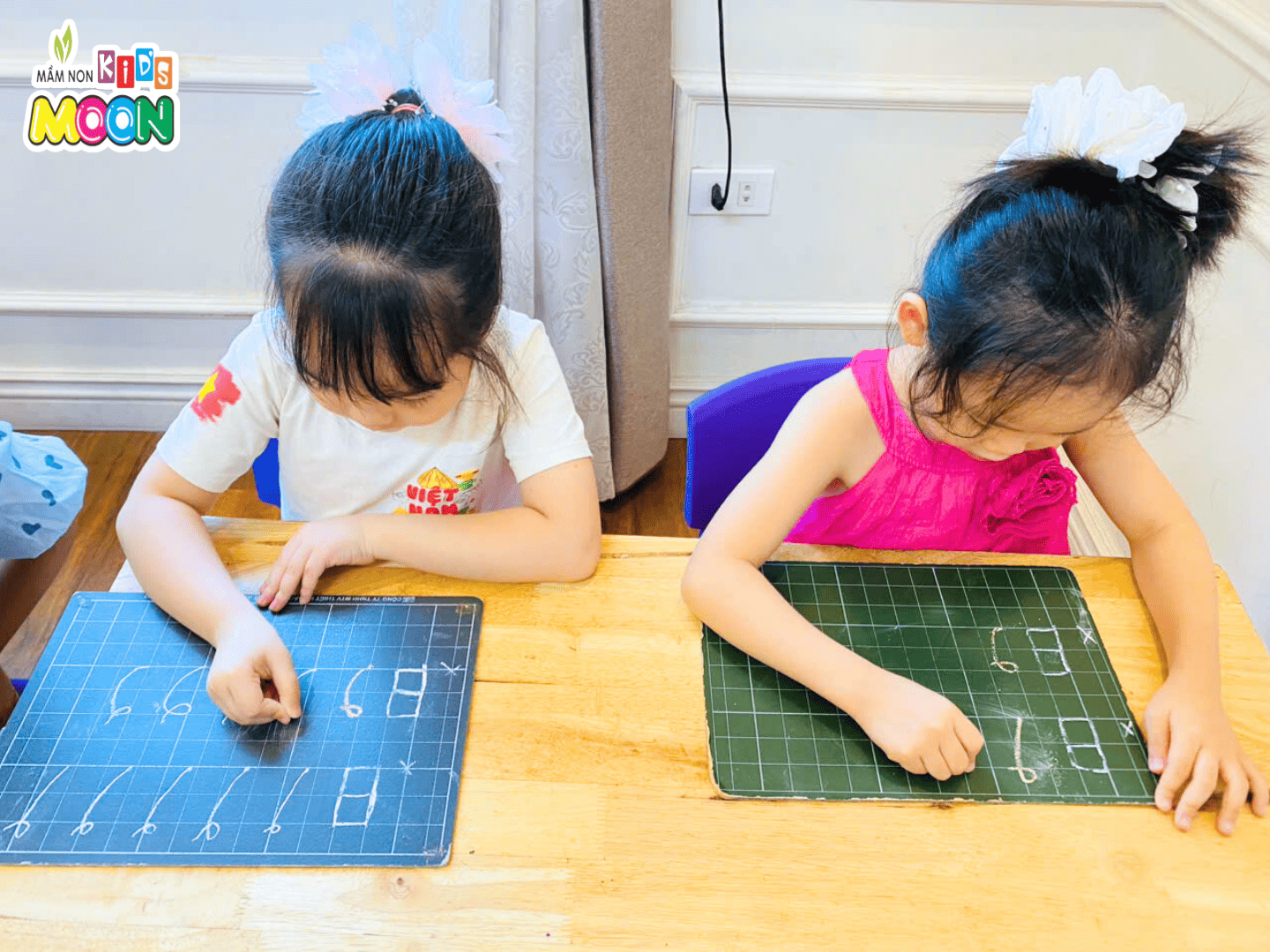 NÉT THẮT TRÊN – NHỮNG DẤU ẤN ĐẦU TIÊN TRÊN HÀNH TRÌNH VIẾT CHỮ NÉT THẮT TRÊN – NHỮNG DẤU ẤN ĐẦU TIÊN TRÊN HÀNH TRÌNH VIẾT CHỮ - Mầm Non Kid's Moon