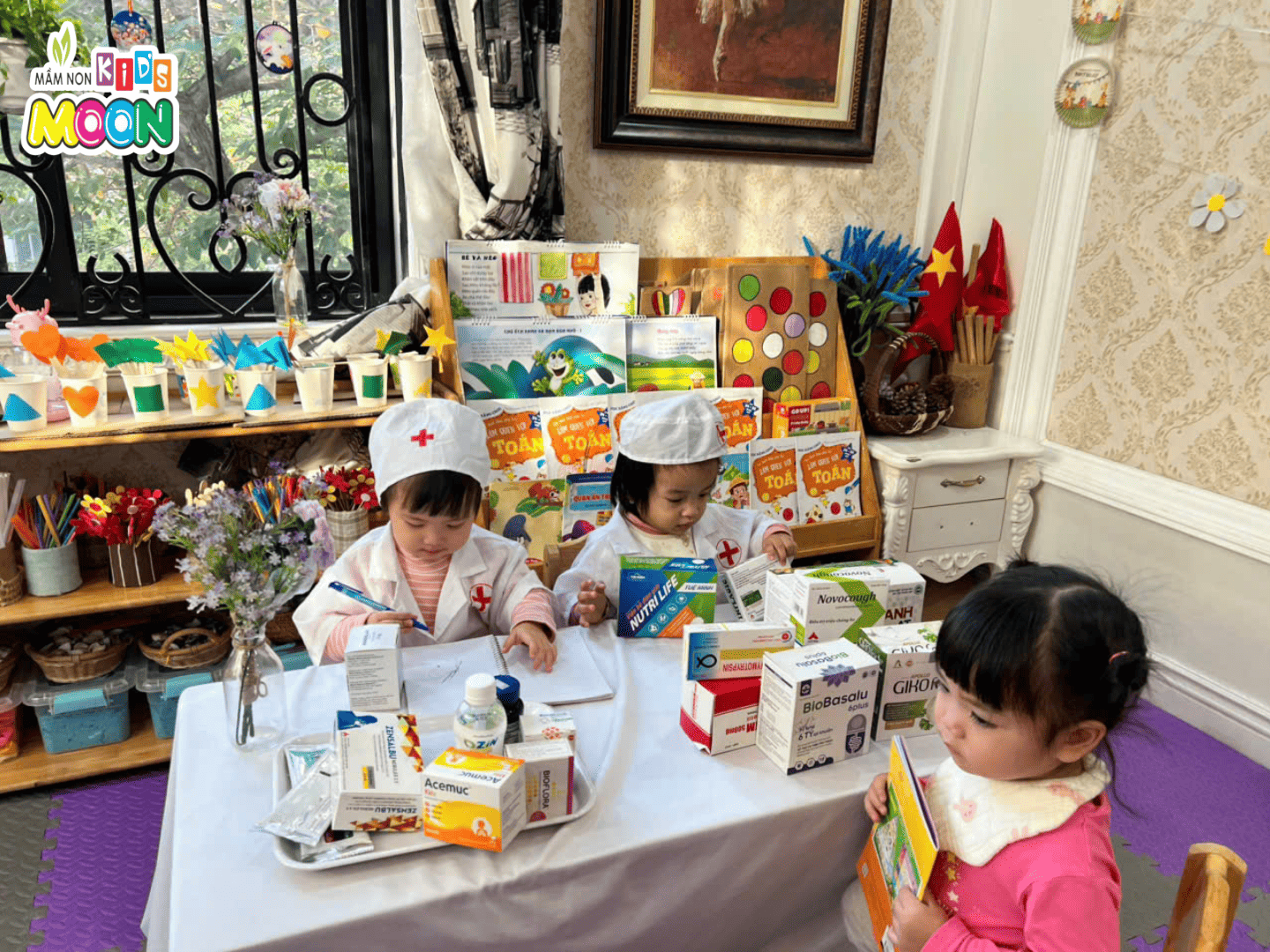 HOẠT ĐỘNG TRẢI NGHIỆM “BÉ LÀM BÁC SĨ” TẠI MẦM NON KID'S MOON HOẠT ĐỘNG TRẢI NGHIỆM “BÉ LÀM BÁC SĨ” TẠI MẦM NON KID'S MOON - Mầm Non Kid's Moon