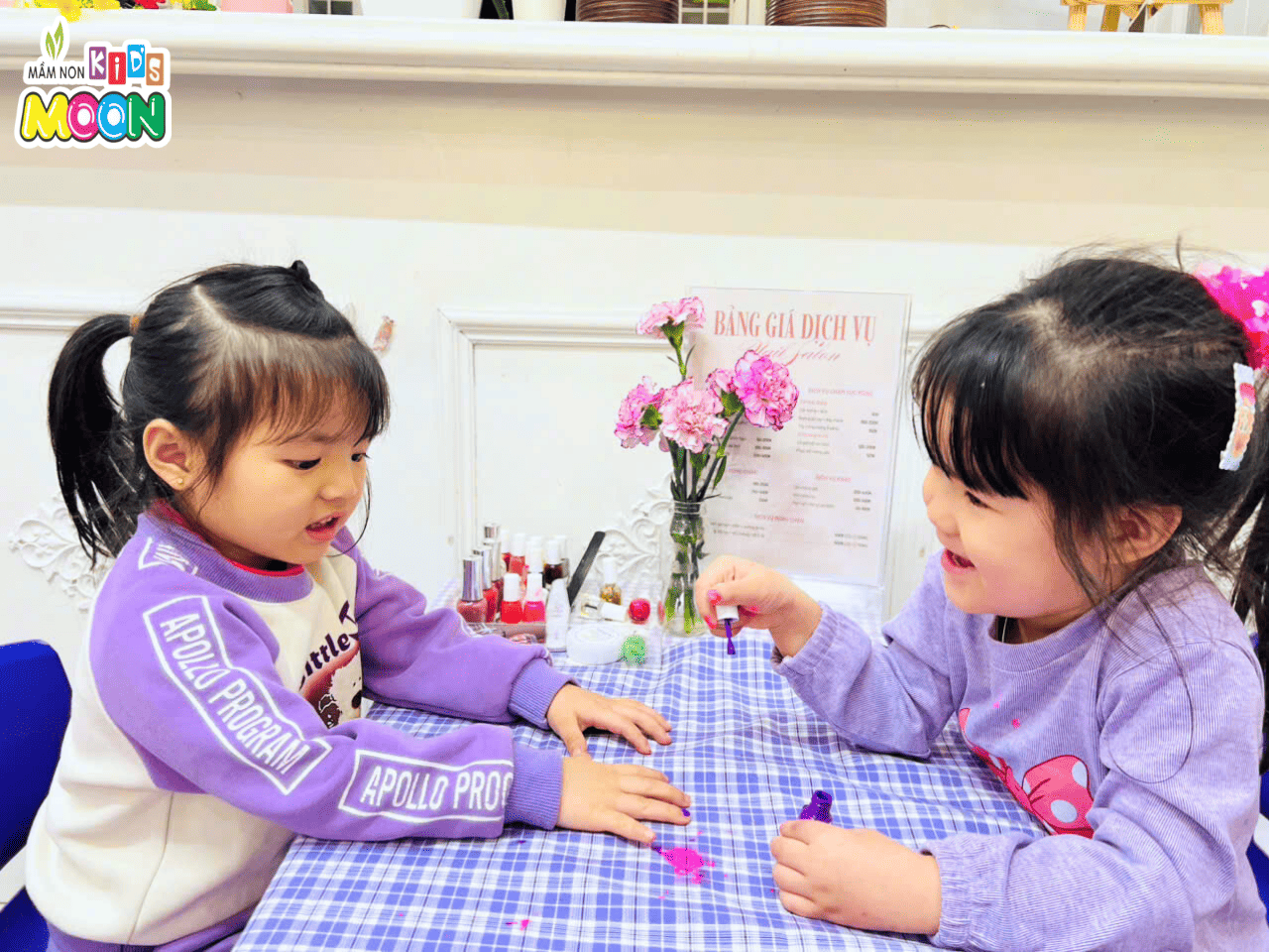 BÉ LÀM THỢ TÓC & SPA – MỘT NGÀY TRẢI NGHIỆM SIÊU DỄ THƯƠNG TẠI MẦM NON KID'S MOON BÉ LÀM THỢ TÓC & SPA – MỘT NGÀY TRẢI NGHIỆM SIÊU DỄ THƯƠNG TẠI MẦM NON KID'S MOON - Mầm Non Kid's Moon