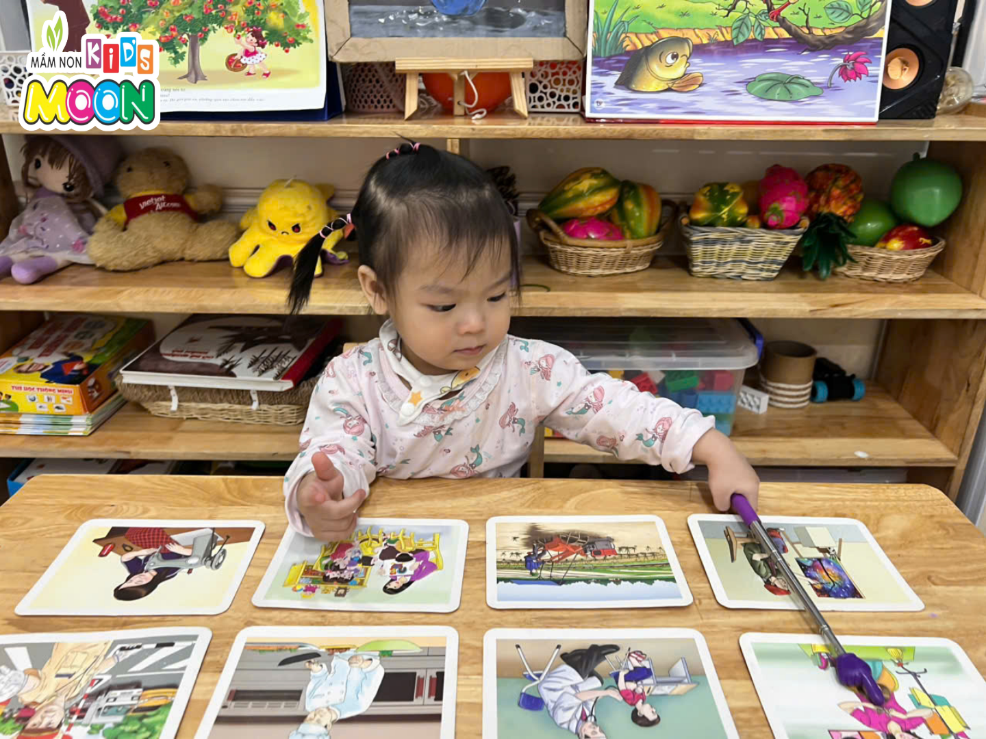 TIẾT HỌC THẺ THEO CHỦ ĐỀ NGHỀ NGHIỆP TIẾT HỌC THẺ THEO CHỦ ĐỀ NGHỀ NGHIỆP - Mầm Non Kid's Moon