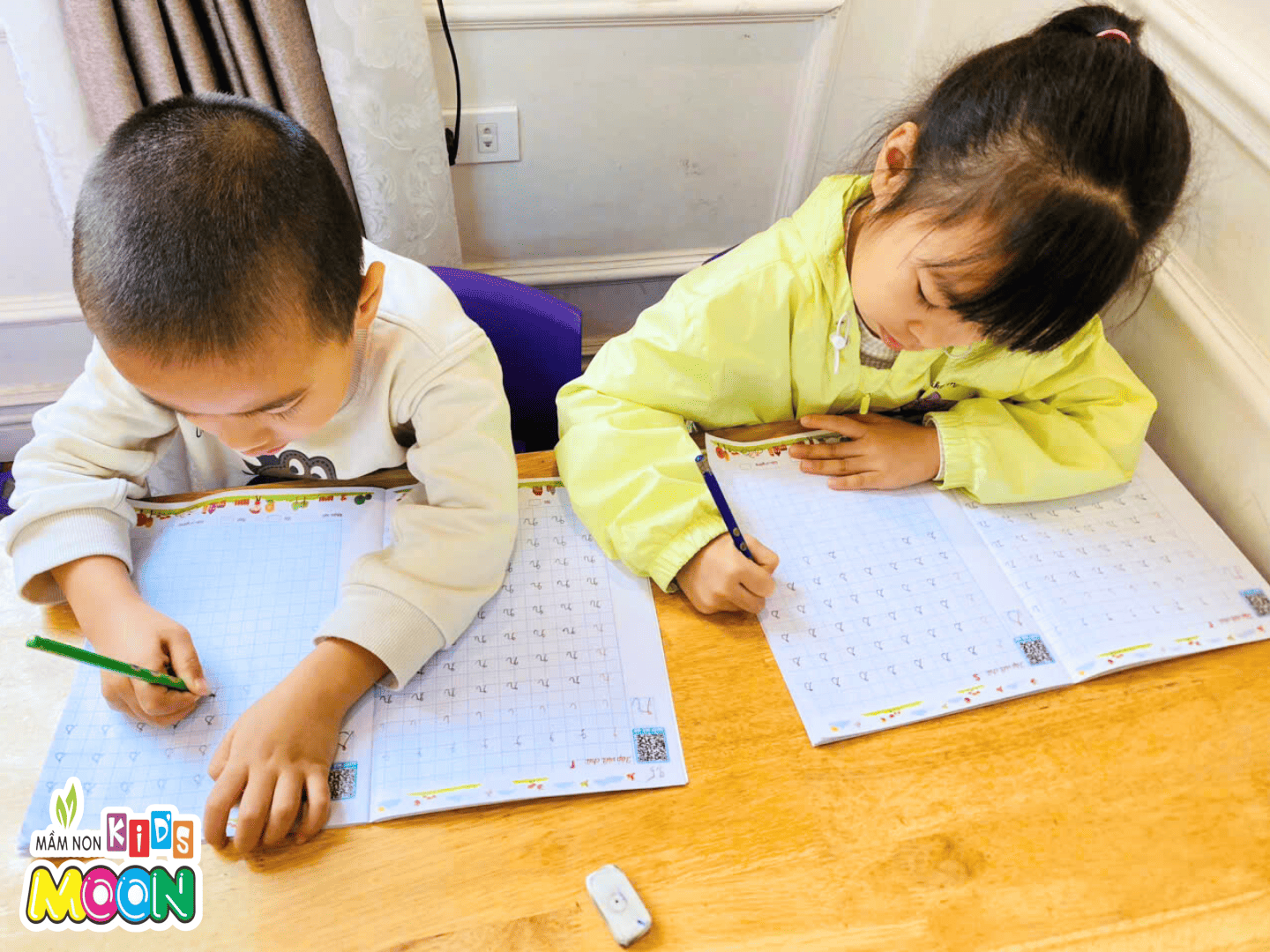 NHỮNG NÉT CHỮ ĐẦU ĐỜI – CHỮ S & CHỮ V NHỮNG NÉT CHỮ ĐẦU ĐỜI – CHỮ S & CHỮ V - Mầm Non Kid's Moon