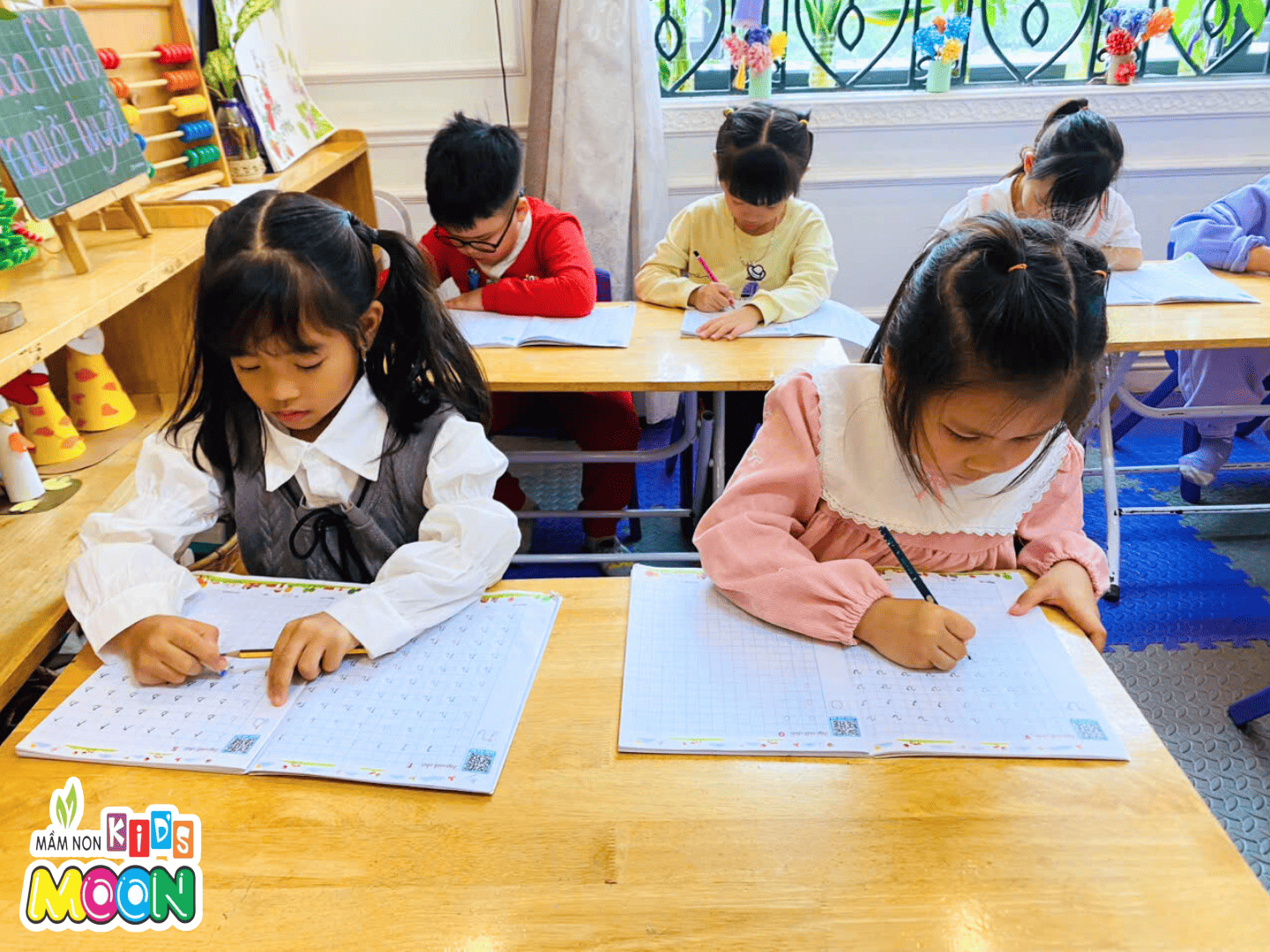 NHỮNG NÉT CHỮ ĐẦU ĐỜI – CHỮ S & CHỮ V NHỮNG NÉT CHỮ ĐẦU ĐỜI – CHỮ S & CHỮ V - Mầm Non Kid's Moon