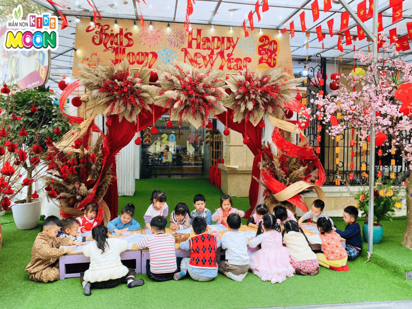 TIẾT TẠO HÌNH: BÉ LÀM LỊCH TẾT XINH XẮN TIẾT TẠO HÌNH: BÉ LÀM LỊCH TẾT XINH XẮN - Mầm Non Kid's Moon