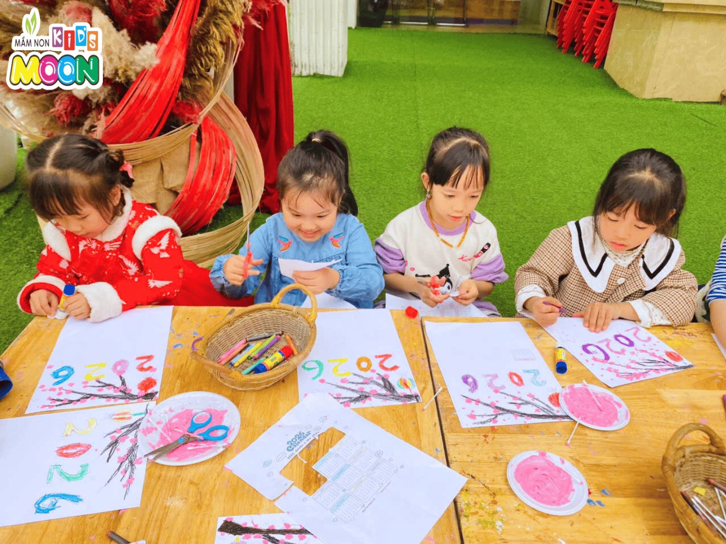 TIẾT TẠO HÌNH: BÉ LÀM LỊCH TẾT XINH XẮN TIẾT TẠO HÌNH: BÉ LÀM LỊCH TẾT XINH XẮN - Mầm Non Kid's Moon