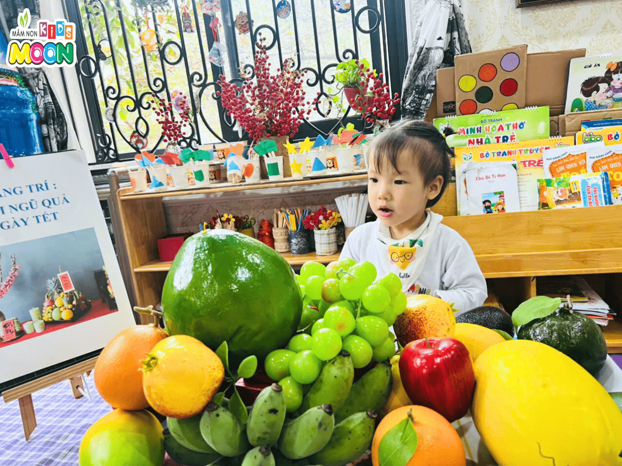 BÉ TRANG TRÍ MÂM NGŨ QUẢ – RỘN RÀNG KHÔNG KHÍ TẾT BÉ TRANG TRÍ MÂM NGŨ QUẢ – RỘN RÀNG KHÔNG KHÍ TẾT - Mầm Non Kid's Moon