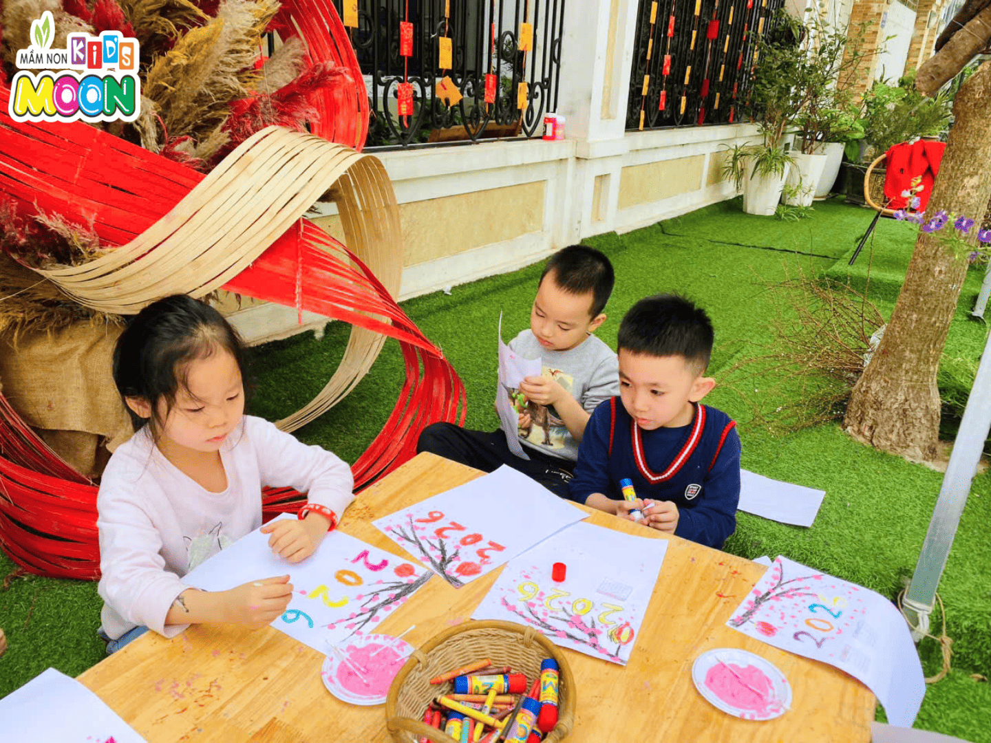 TIẾT TẠO HÌNH: BÉ LÀM LỊCH TẾT XINH XẮN TIẾT TẠO HÌNH: BÉ LÀM LỊCH TẾT XINH XẮN - Mầm Non Kid's Moon