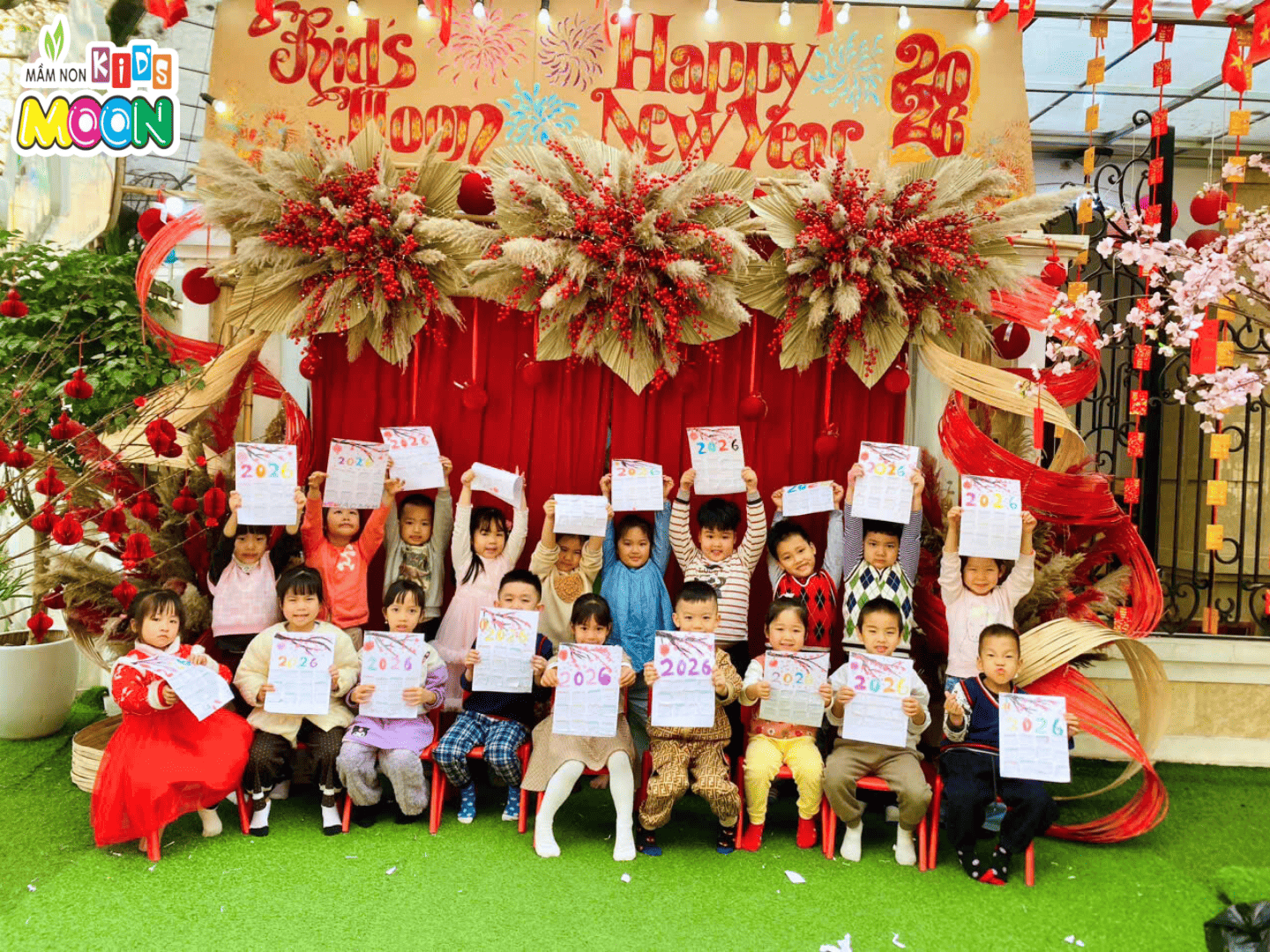 TIẾT TẠO HÌNH: BÉ LÀM LỊCH TẾT XINH XẮN - Mầm Non Kid's Moon