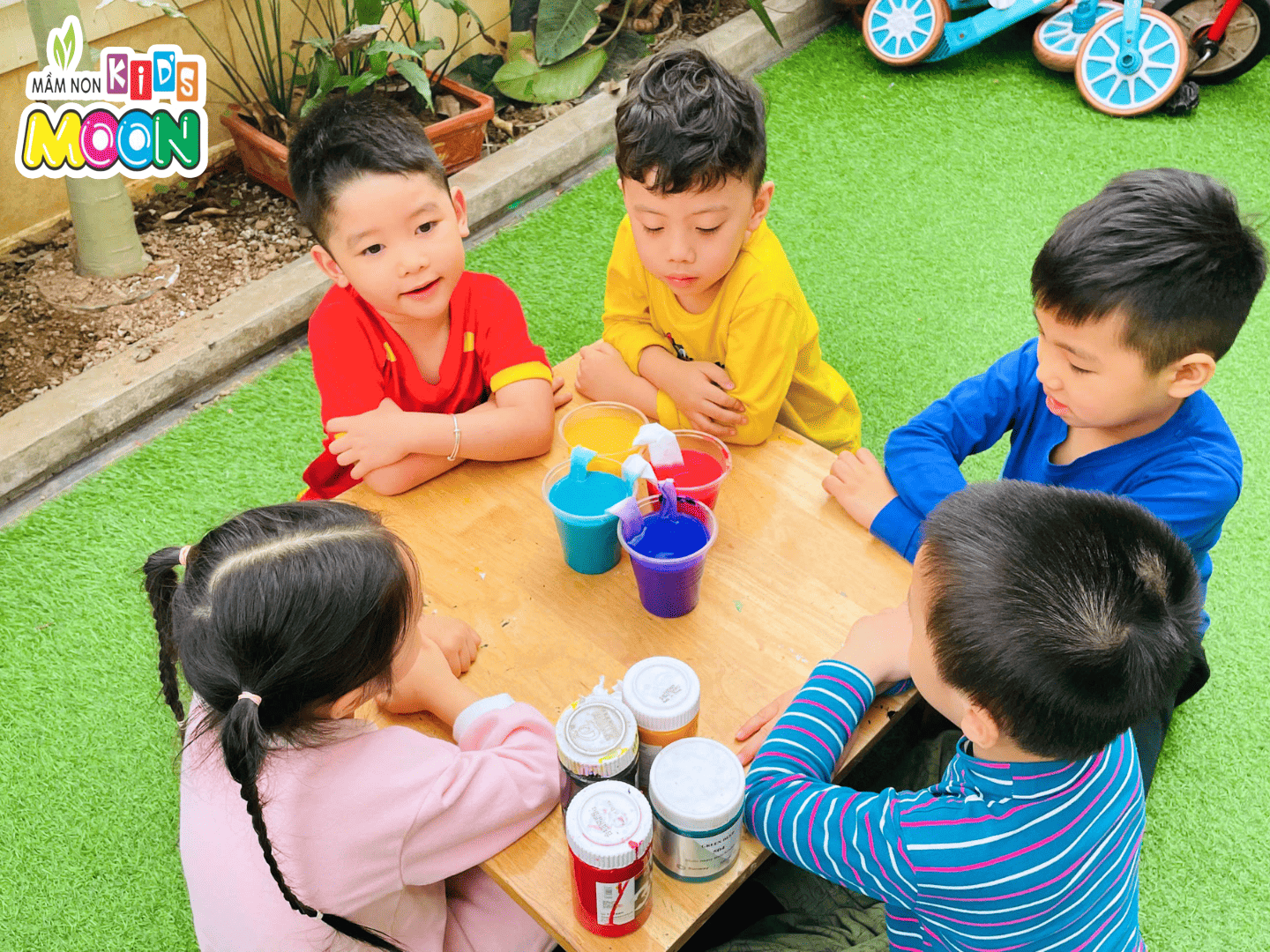 STEAM VUI NHỘN: SỰ KÌ DIỆU CỦA GIẤY VÀ NƯỚC STEAM VUI NHỘN: SỰ KÌ DIỆU CỦA GIẤY VÀ NƯỚC - Mầm Non Kid's Moon