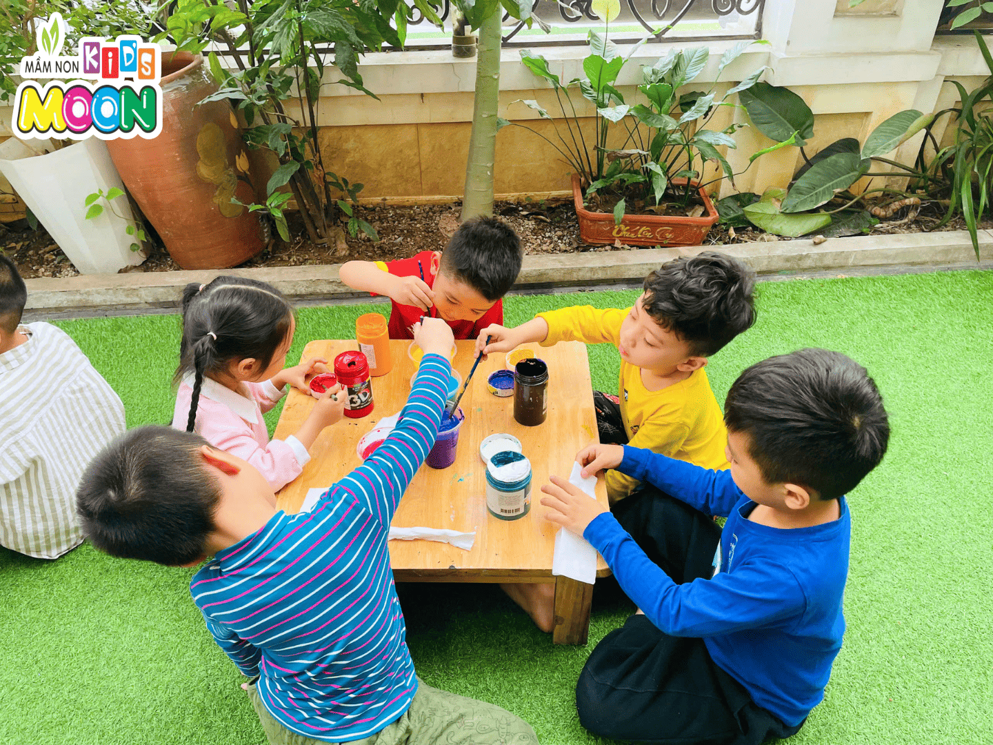 STEAM VUI NHỘN: SỰ KÌ DIỆU CỦA GIẤY VÀ NƯỚC - Mầm Non Kid's Moon