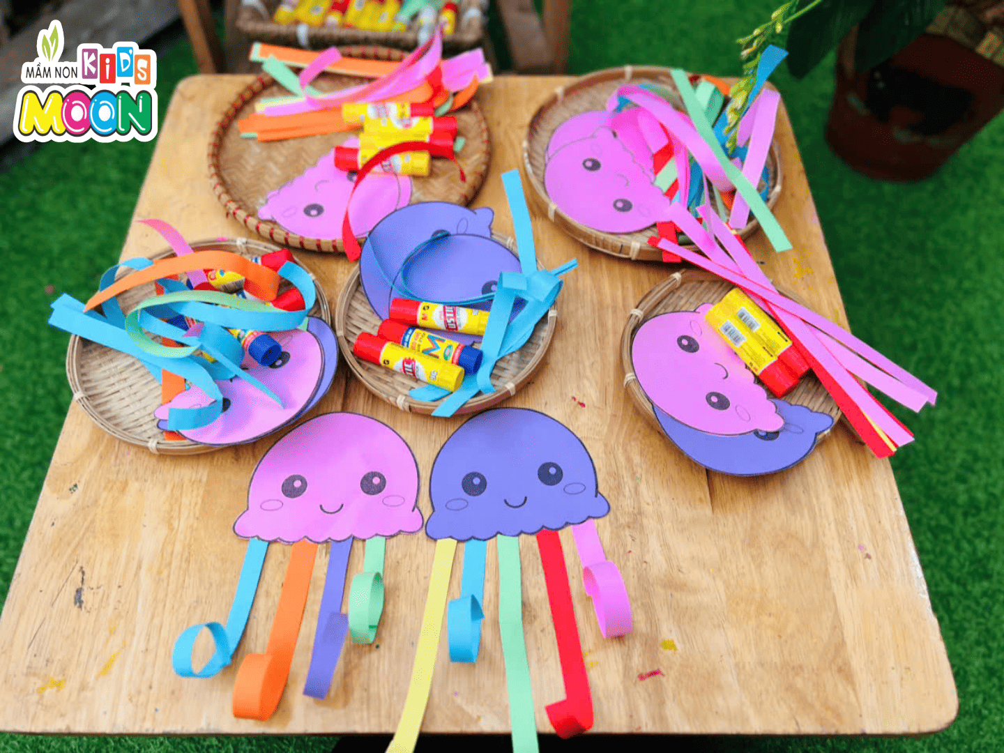 KHÁM PHÁ ĐẠI DƯƠNG: BÉ LÀM SỨA BIỂN KHÁM PHÁ ĐẠI DƯƠNG: BÉ LÀM SỨA BIỂN - Mầm Non Kid's Moon