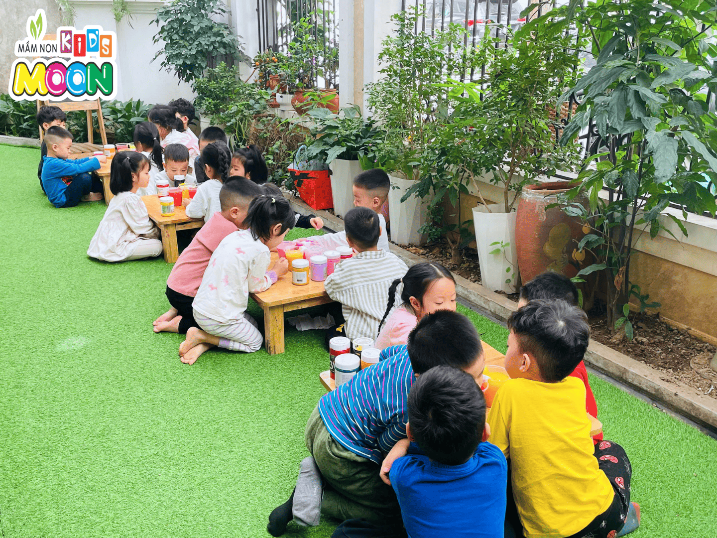 STEAM VUI NHỘN: SỰ KÌ DIỆU CỦA GIẤY VÀ NƯỚC STEAM VUI NHỘN: SỰ KÌ DIỆU CỦA GIẤY VÀ NƯỚC - Mầm Non Kid's Moon