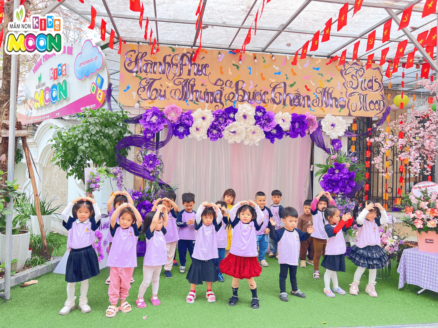 CHƯƠNG TRÌNH VĂN NGHỆ & TIỆC BUFFET CHÀO MỪNG NGÀY 8/3 CHƯƠNG TRÌNH VĂN NGHỆ & TIỆC BUFFET CHÀO MỪNG NGÀY 8/3 - Mầm Non Kid's Moon