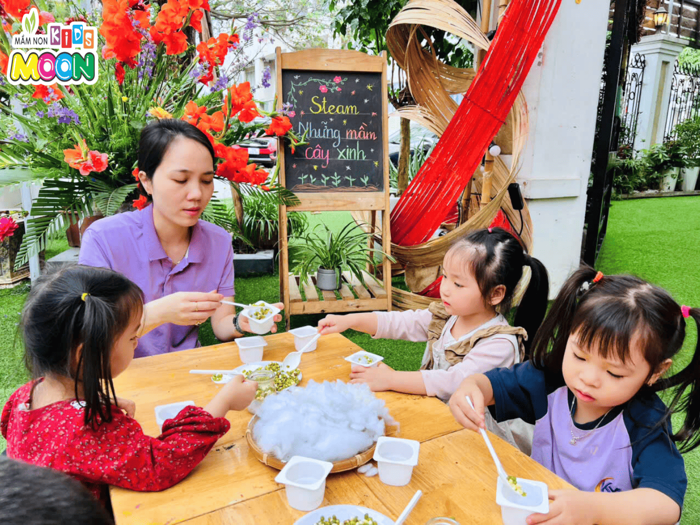 TIẾT HỌC STEAM: NHỮNG MẦM CÂY XINH TIẾT HỌC STEAM: NHỮNG MẦM CÂY XINH - Mầm Non Kid's Moon