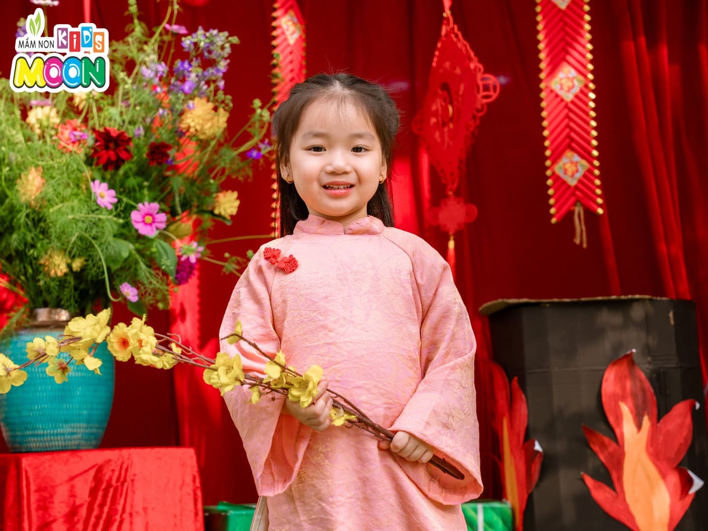 XUÂN YÊU THƯƠNG TRONG TỪNG KHOẢNH KHẮC XUÂN YÊU THƯƠNG TRONG TỪNG KHOẢNH KHẮC - Mầm Non Kid's Moon